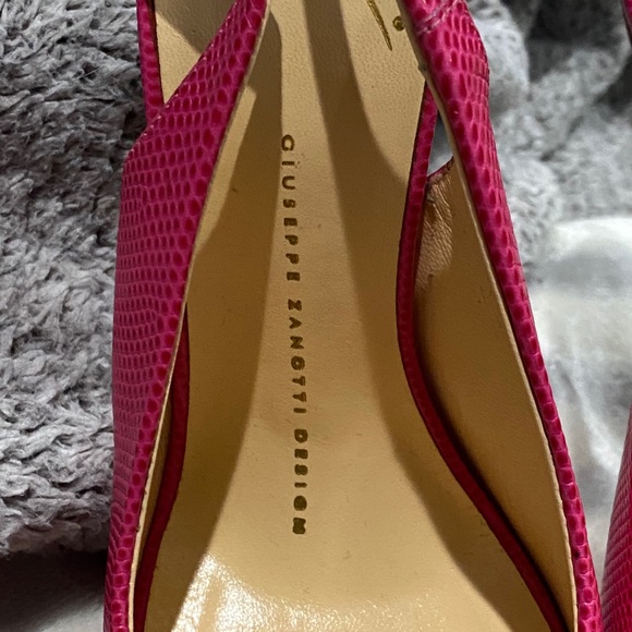 Great condition 

giuseppe zanotti pumps - Picture 3 of 4